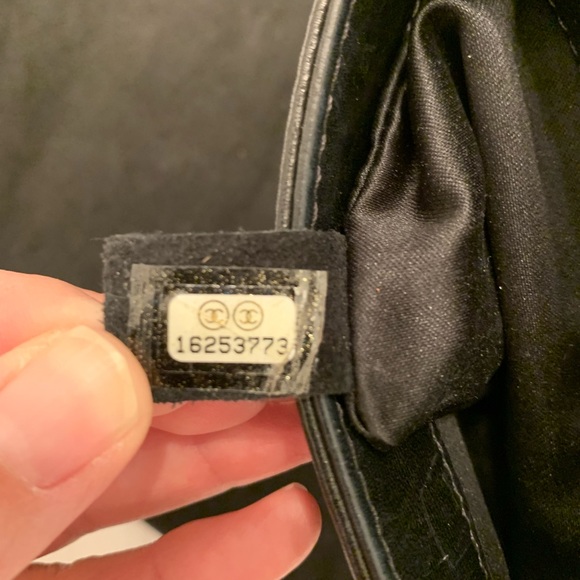 Chanel Ready to Wear Cross Body Flapbag in Black. Quilted and soft leather. - Picture 7 of 8